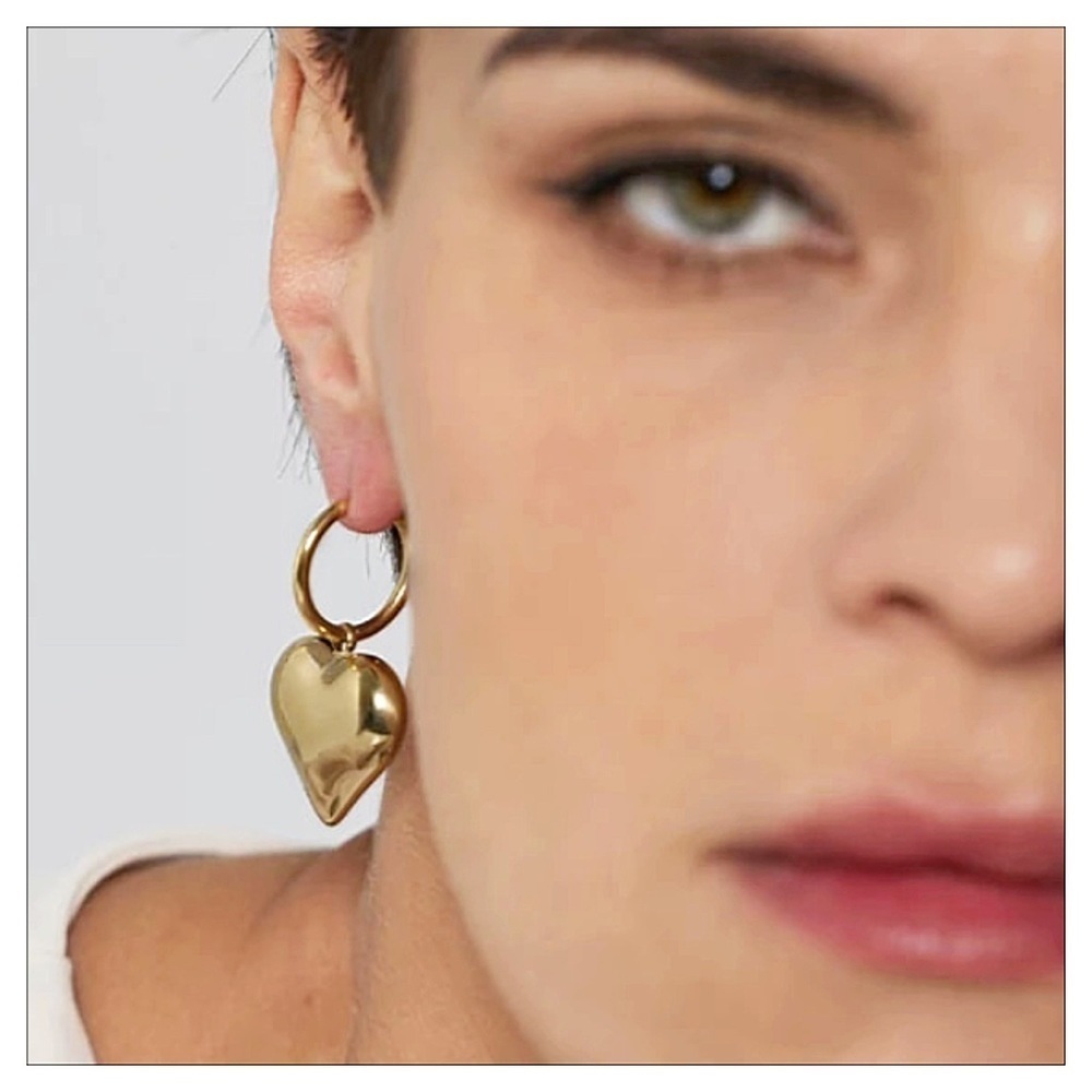 NEW 18K Gold 3D Heart Earrings - Picture 5 of 5